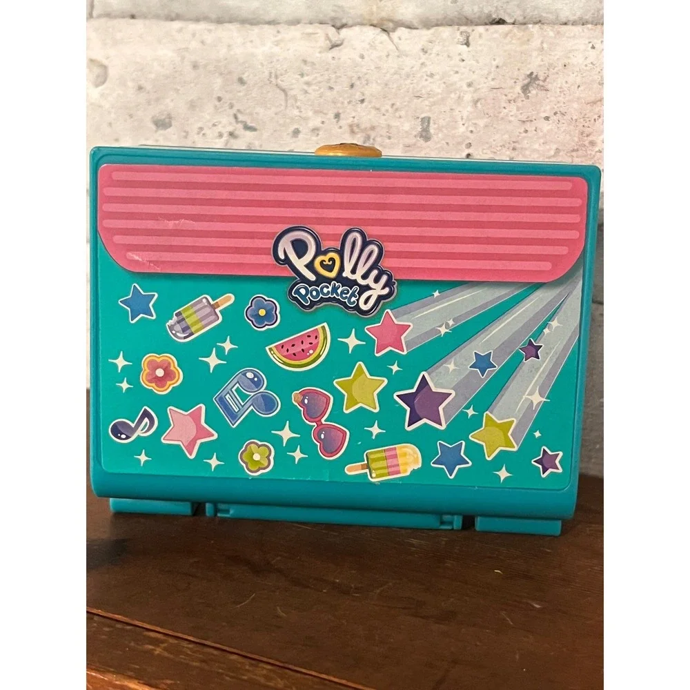 Polly Pocket Mini Middle School compact playset Includes one Polly